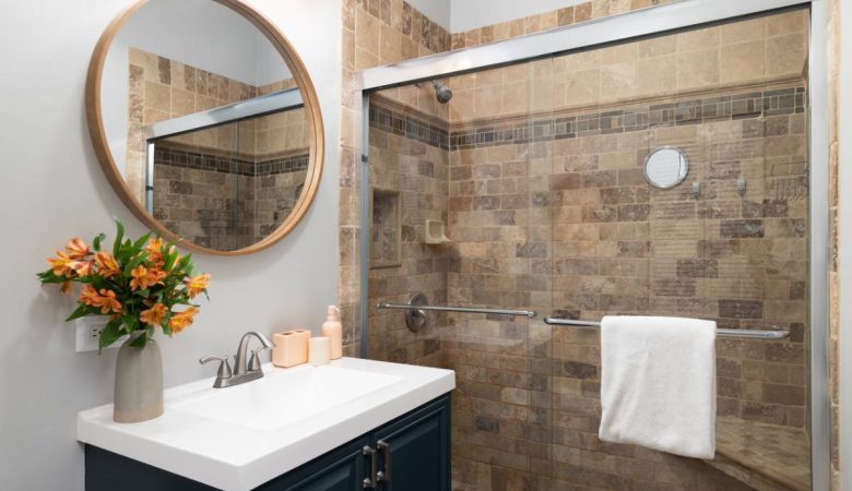 Optimiser l'espace dans une petite salle de bain : conseils et solutions