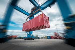 grue-container-rouge-chantier-industriel
