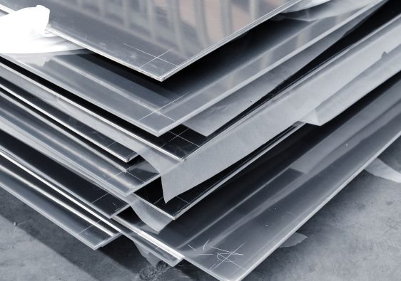 Tôle Acier Brut ou Galvanisé : Que Choisir pour Votre Bricolage