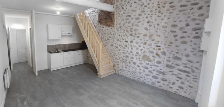 investissement-locatif-renovation-gestion-complete-midi-pyrenees-appartement-escalier duplex pierre
